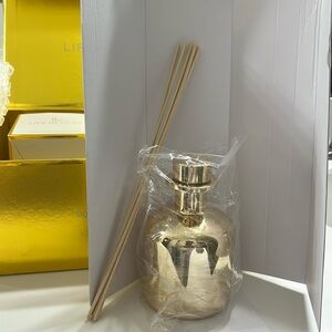 New in box Life in Lilac Diffuser scent Holiday Dreams